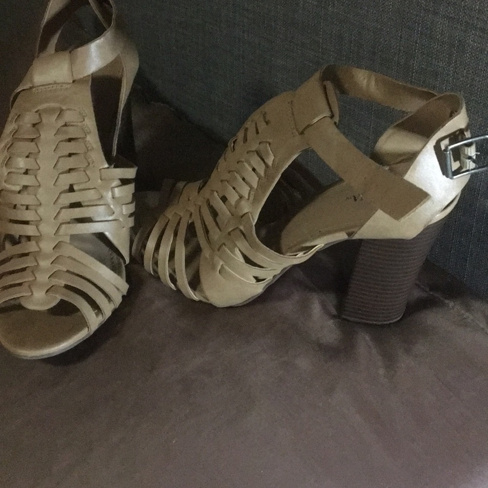 Shoes - Picture 2 of 3